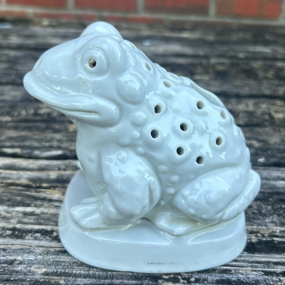 1977 Rubel Vintage Porcelain Frog White Toad Incense Burner Ceramic Frog 2 Piece